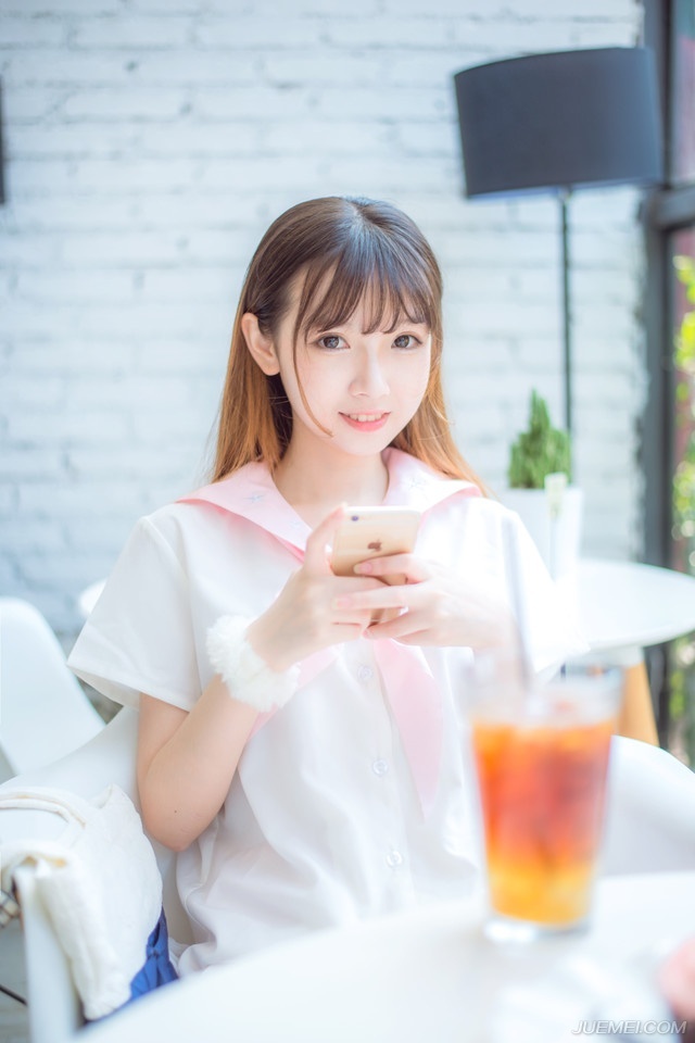 瘦子在叫嚣着减肥学霸在抱怨自己又考砸了土豪在皱着眉头哭穷生活就是这般虚伪！